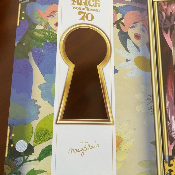 D23 exclusive Queen of Hearts Alice in Wonderland Mary Blair 70th - Picture 3 of 8